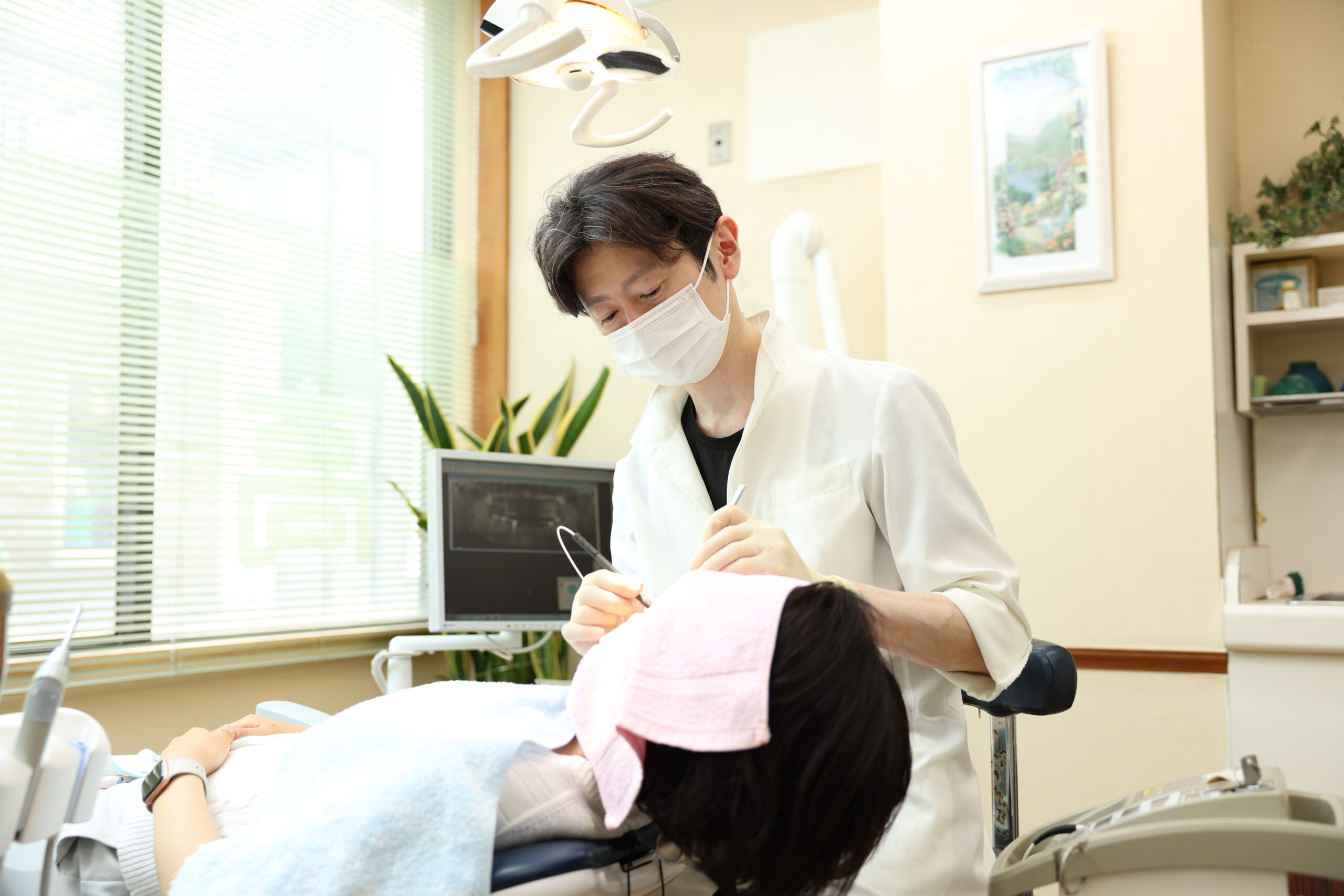 口腔内カメラを使用した拡大視野化による正確なむし歯治療